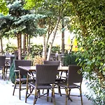 Parlamenter Hotel 2*