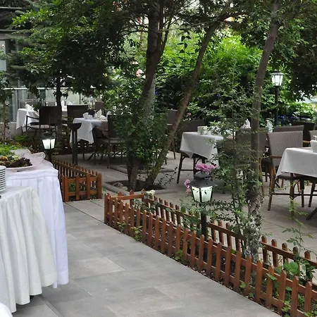 Parlamenter Отель