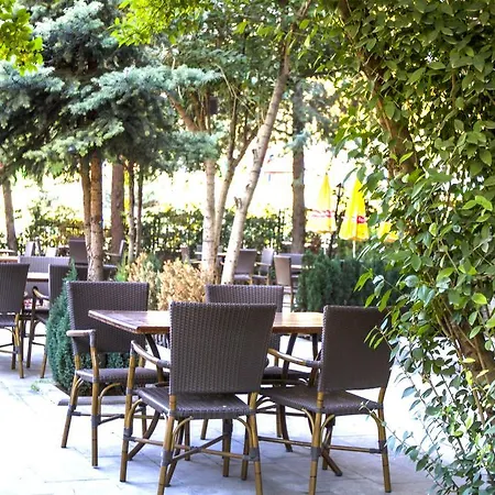 Parlamenter Hotel 2*