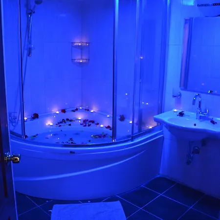 Parlamenter Hotel 2*